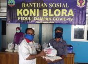 Ringankan Dampak Covid-19, KONI Blora Bagikan Ratusan Sembako