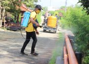 Antisipasi Virus Corona, Partai Golkar Blora Semprot Disinfektan di Kampung Samin