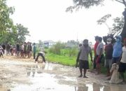 Arjado Bersama Anggota DPRD Blora Gotong Royong Urug Jalan
