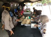 Jelang Buka Puasa, Dapur Umum Polres Blora Siapkan 250 Nasi Bungkus Untuk Warga Terdampak Covid – 19