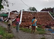 Angin Puting Beliung Robohkan Dua Rumah dan Rusakan Pulahan di Gedebeg