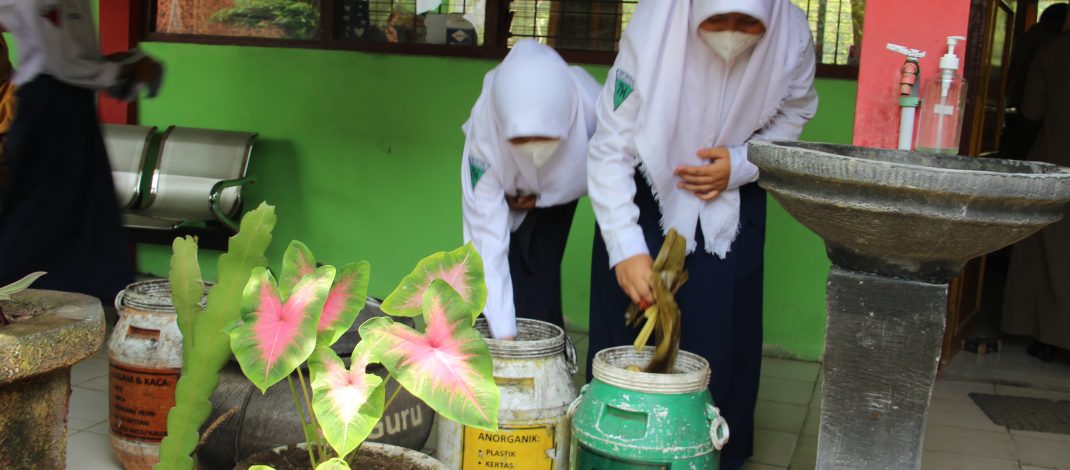 GASS, SMP Negeri 1 Banjarejo Menuju Adiwiyata Provinsi