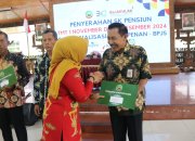 Mbak Etik Serahkan SK Pensiun, Pemkab Blora Siapkan SDM Baru