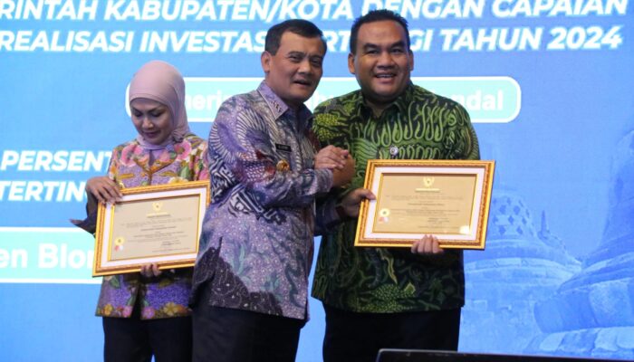 Capaian Investasi Tertinggi, Bupati Blora Terima Penghargaan di CJIBF 2025