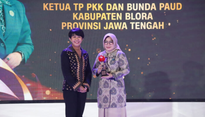 Ainia Shalichah Dinobatkan sebagai Tokoh Penggerak Pendidikan Anak Usia Dini Tngkat Nasional