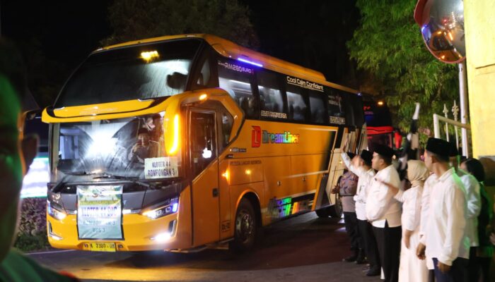 Ratusan Jamaah Haji Asal Blora Diberangkatkan ke Tanah Suci