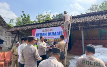 Sambut HUT Bhayangkara ke-80, Polres Blora Bedah Tiga Rumah Warga Kurang Mampu
