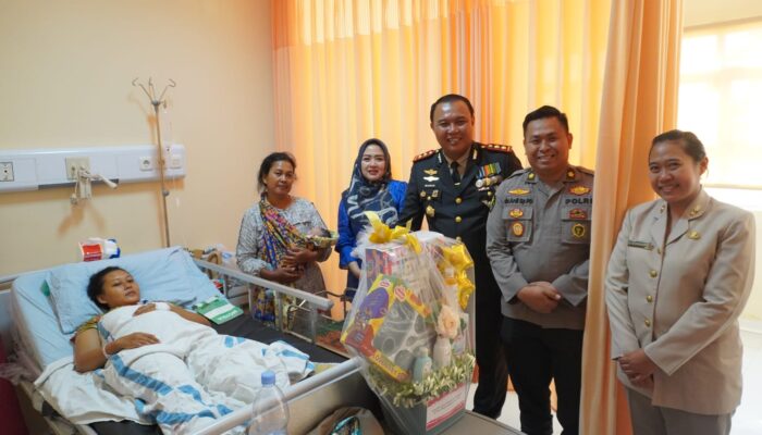 Lahir Tepat Hari Bhayangkara ke-80, Bayi Asal Kunduran Dijenguk Kapolres Blora