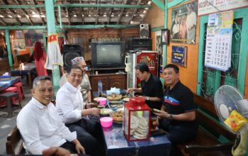 Tak di Restoran Mewah, Bupati Blora Jamu Sekjen ESDM di Warung Rakyat Lontong Opor Pak Pangat