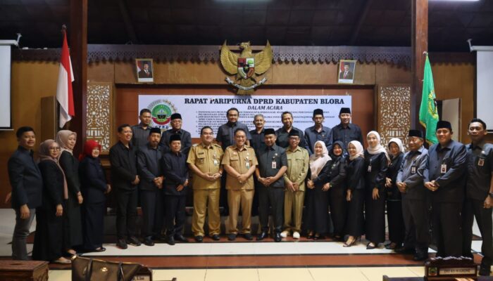 Paripurna Terakhir Sekda Komang, DPRD Blora Beri Penghormatan Khusus