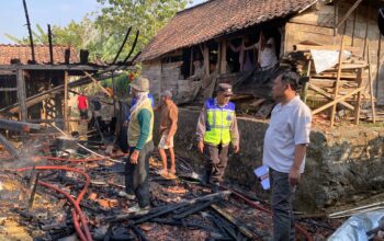 Diduga Dipicu Bara Pawon, Rumah Warga Dologan Blora Hangus Terbakar